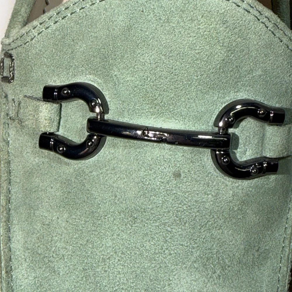 Journee‎ Signature Women's Giia bit loafers in genuine green leather. Size 8